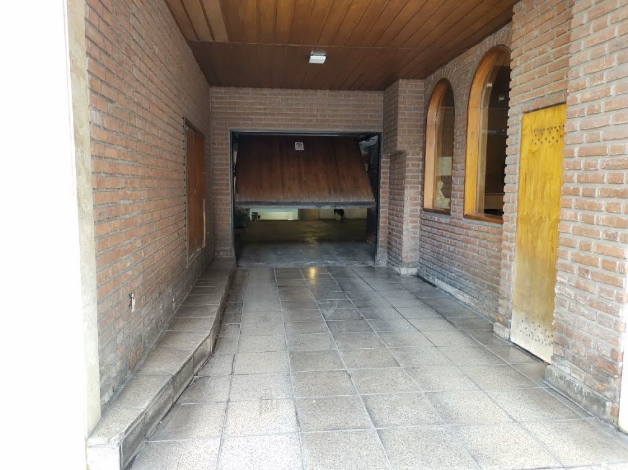 DEPARTAMENTO DE 4 AMBIENTES CON DEPENDENCIA Y COCHERA - APTO CREDITO