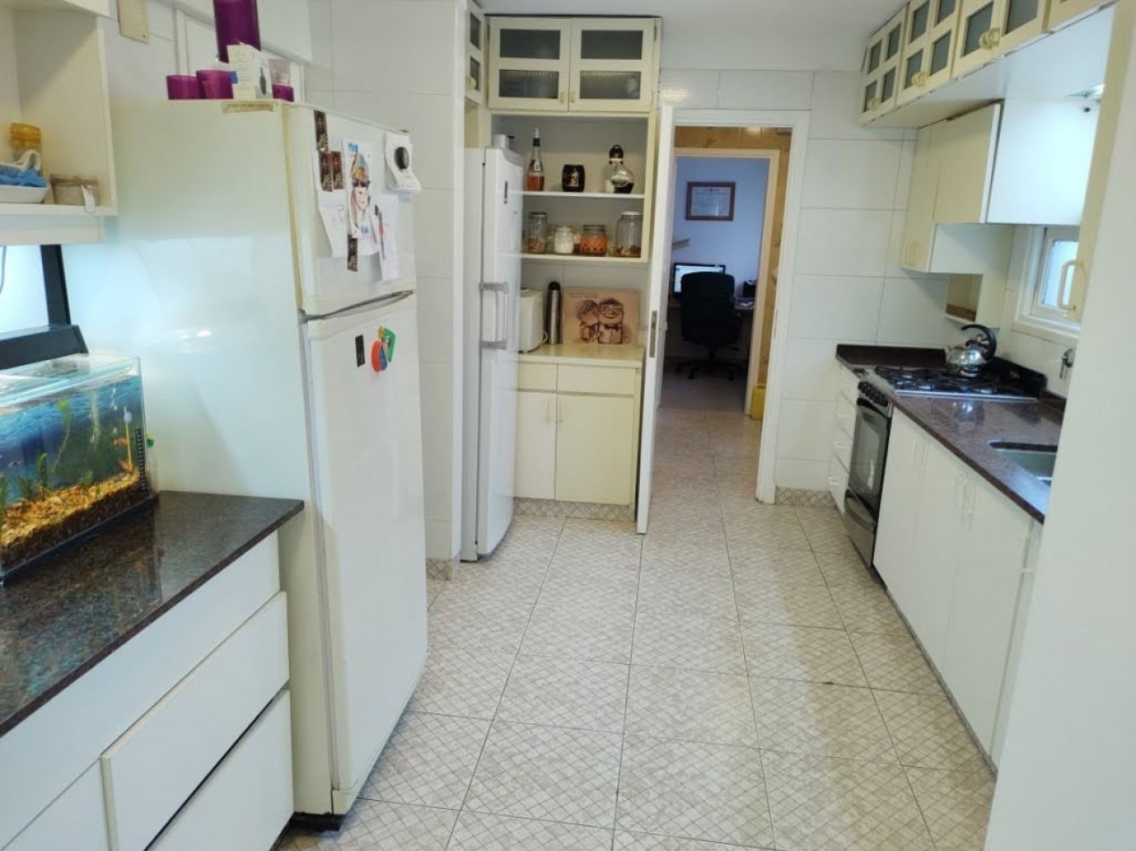 DEPARTAMENTO DE 4 AMBIENTES CON DEPENDENCIA Y COCHERA - APTO CREDITO