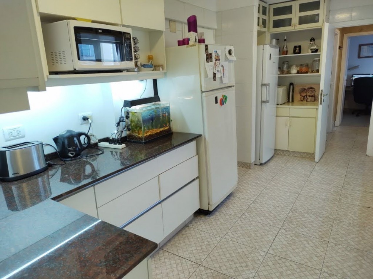 DEPARTAMENTO DE 4 AMBIENTES CON DEPENDENCIA Y COCHERA - APTO CREDITO
