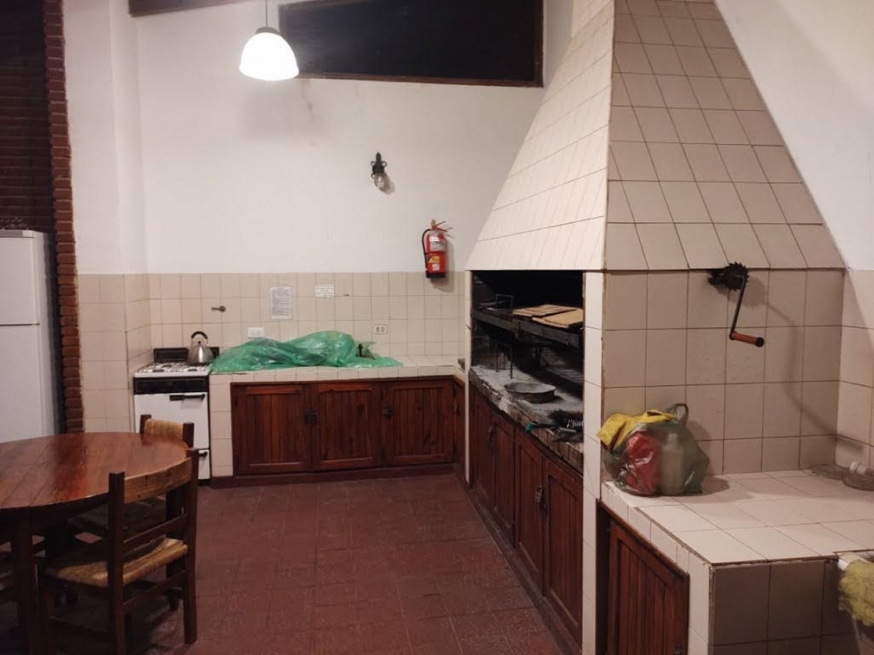 DEPARTAMENTO DE 4 AMBIENTES CON DEPENDENCIA Y COCHERA - APTO CREDITO