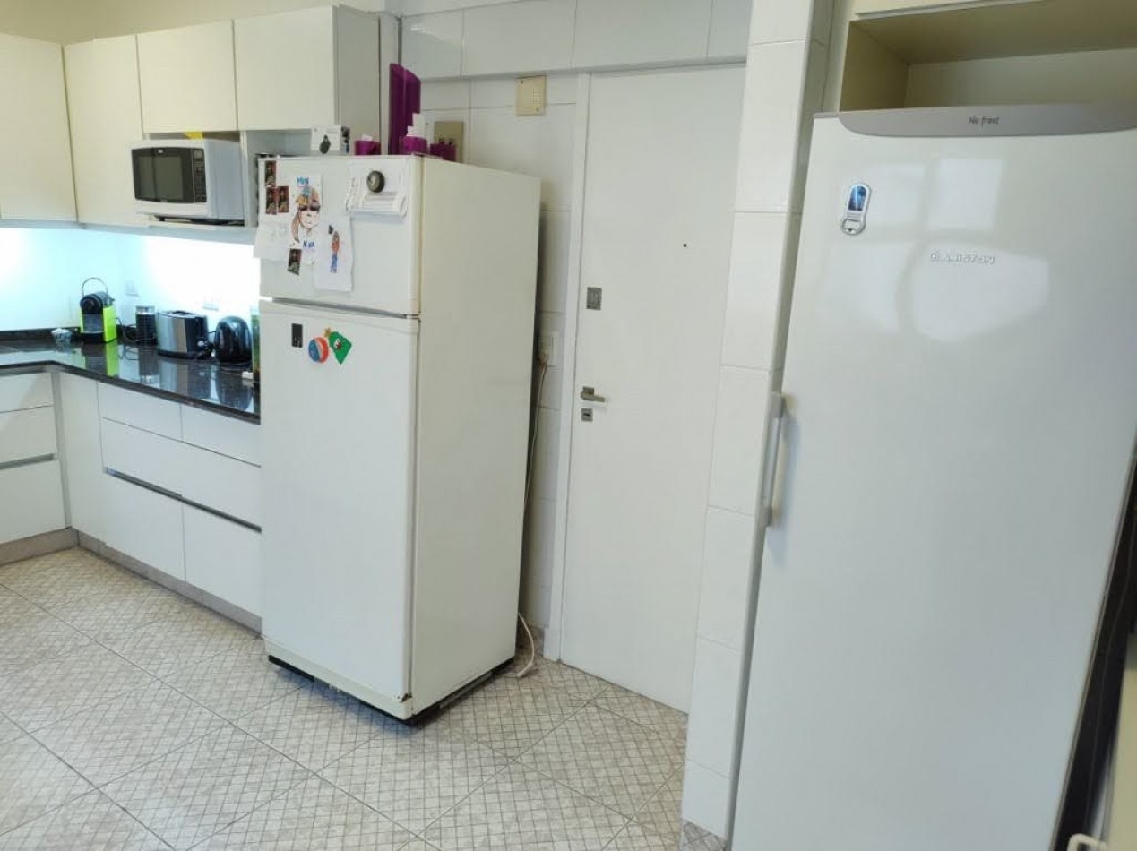 DEPARTAMENTO DE 4 AMBIENTES CON DEPENDENCIA Y COCHERA - APTO CREDITO