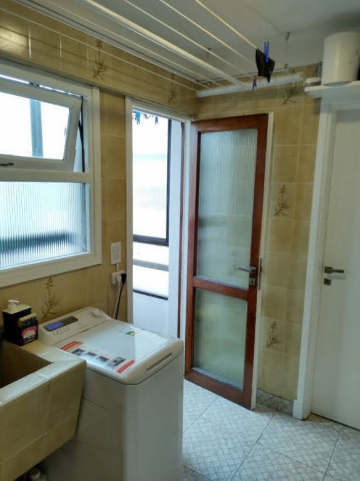 DEPARTAMENTO DE 4 AMBIENTES CON DEPENDENCIA Y COCHERA - APTO CREDITO