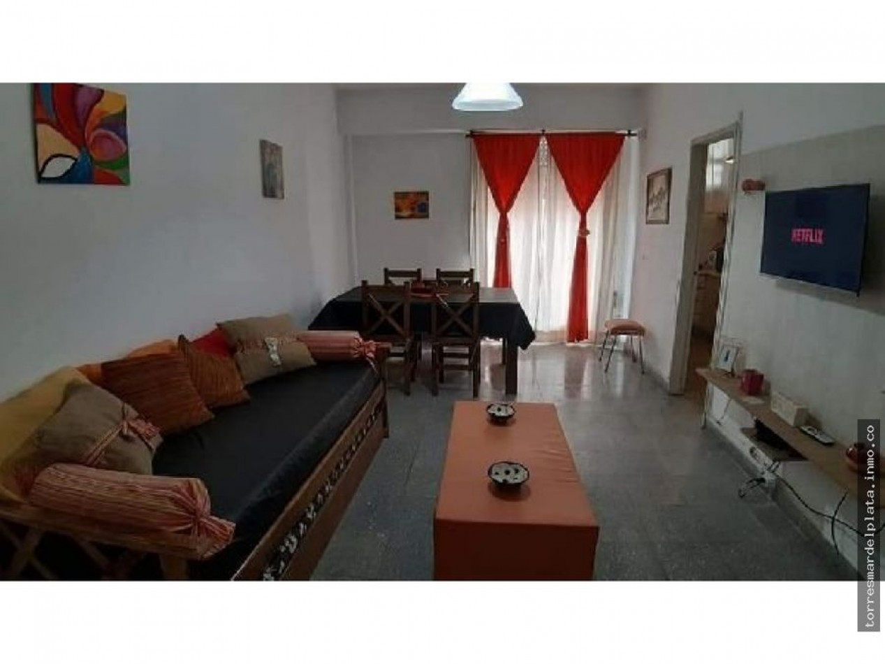 Venta de departamento de dos ambientes con balcon a la calle