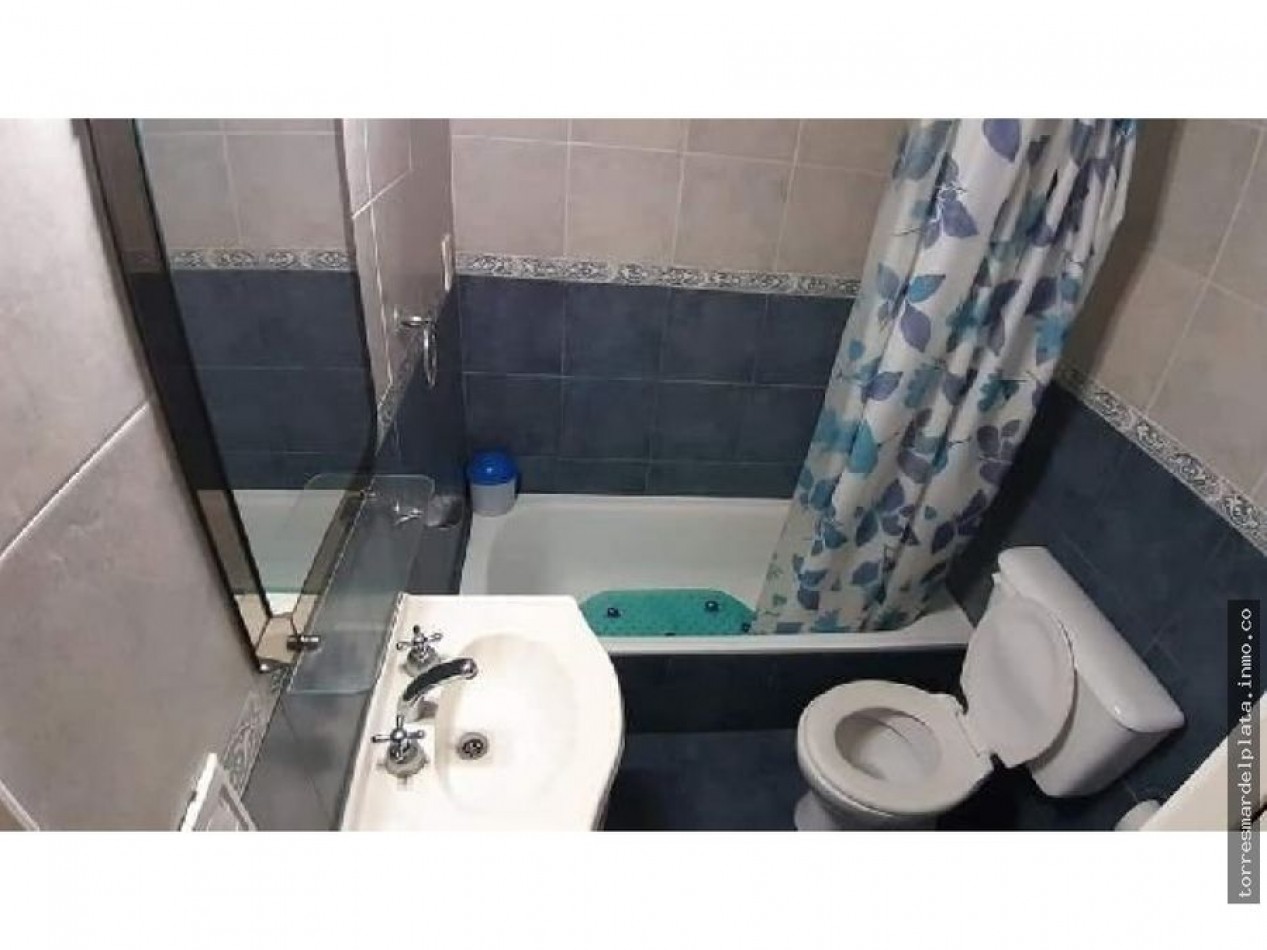 Venta de departamento de dos ambientes con balcon a la calle