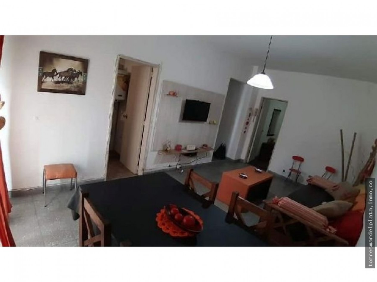 Venta de departamento de dos ambientes con balcon a la calle