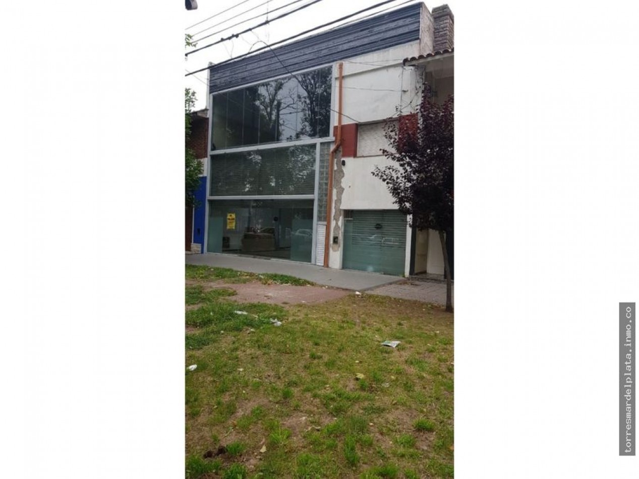 LOCAL COMERCIAL EN VENTA SOBRE AVENIDA LIBERTAD DE 200 M2 