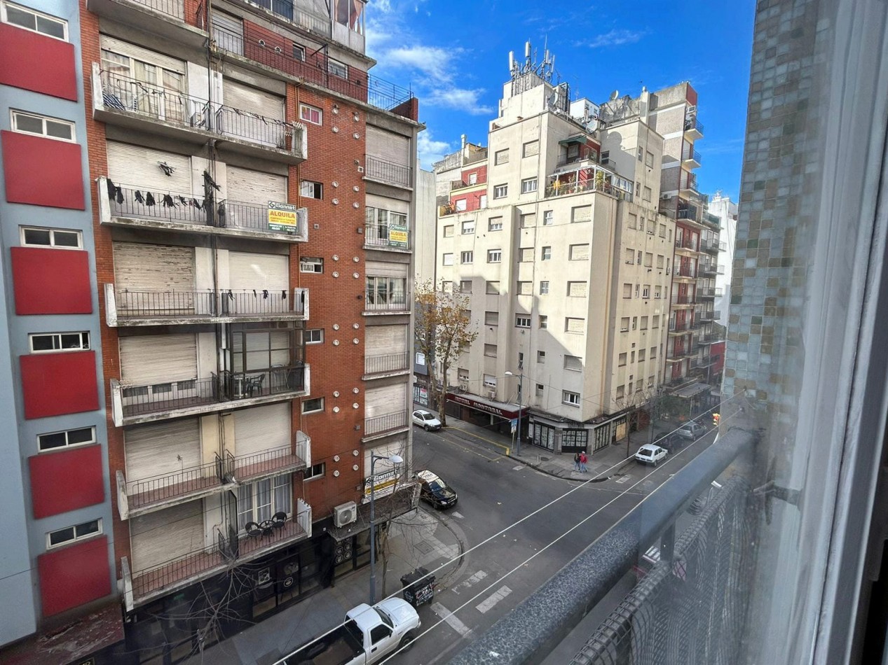 2 AMBIENTES AL FRENTE CON BALCON FRANCES EN EXCELENTE UBICACION