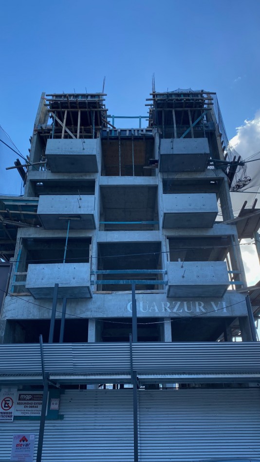 2 amb. A ESTRENAR. Con cochera-Edificio de categoria CUARZUR VI- 2do piso, frente!