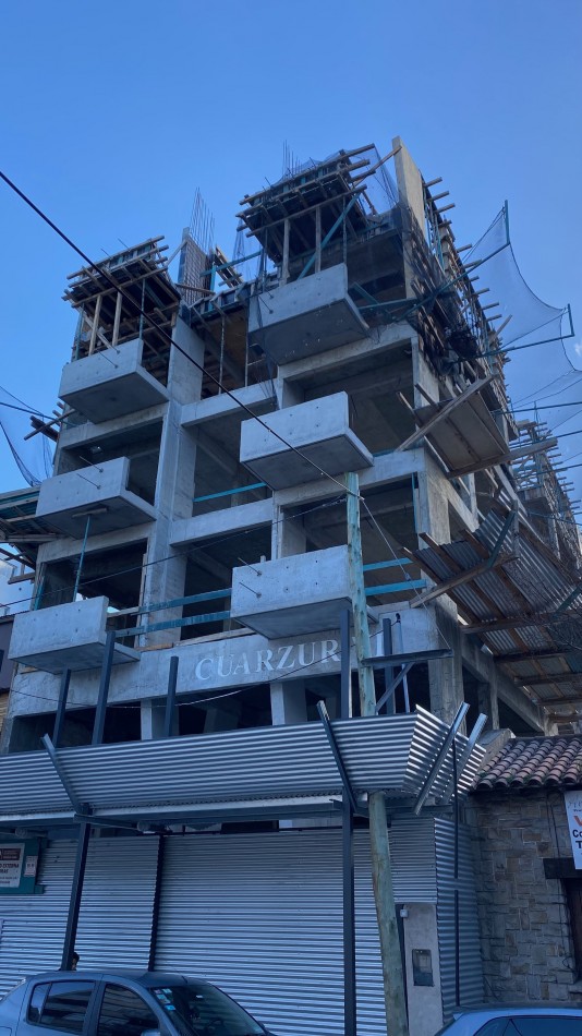 2 amb. A ESTRENAR. Con cochera-Edificio de categoria CUARZUR VI- 2do piso, frente!