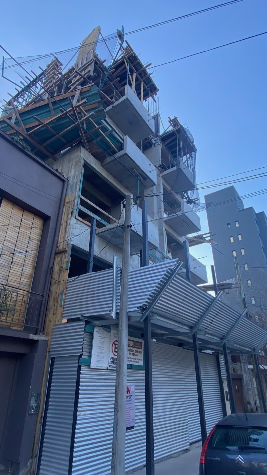 2 amb. A ESTRENAR. Con cochera-Edificio de categoria CUARZUR VI- 2do piso, frente!