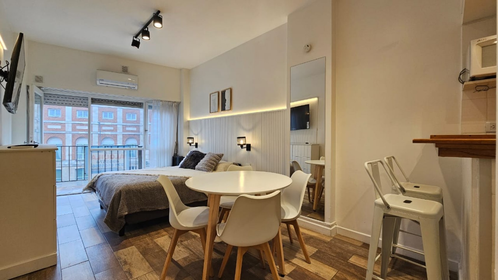 MONOAMBIENTE MODERNO CON BALCON FRENTE AL HOTEL PROVINCIAL