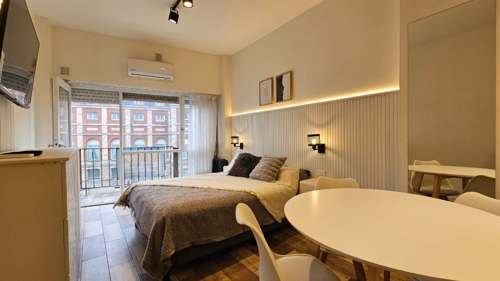 MONOAMBIENTE MODERNO CON BALCON FRENTE AL HOTEL PROVINCIAL