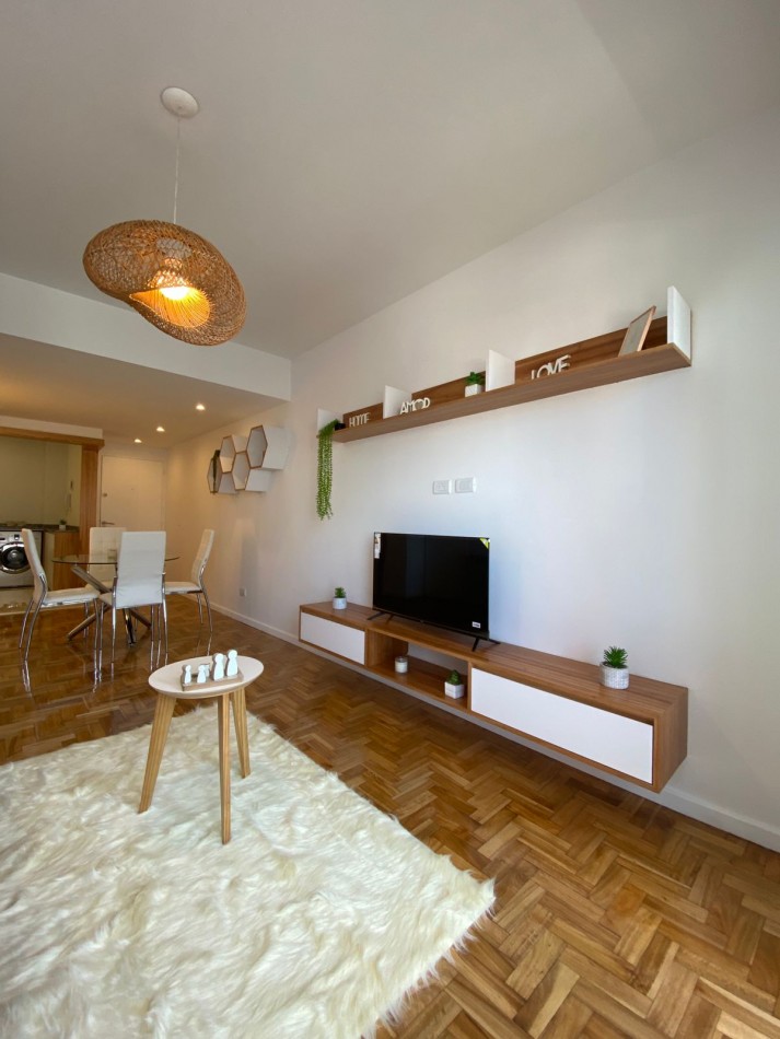 Elegante 3 Ambientes Amoblado con Balcon y Vista a la Calle