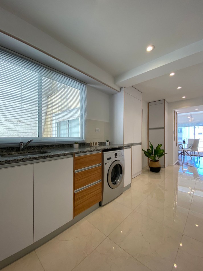 3 AMBIENTES CON BALCON A LA CALLE SOBRE AVENIDA COLON