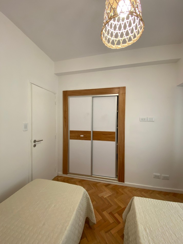 3 AMBIENTES CON BALCON A LA CALLE SOBRE AVENIDA COLON