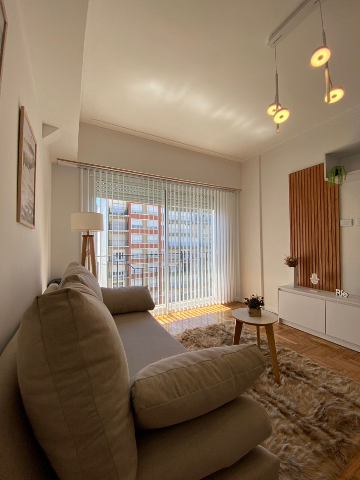 3 AMBIENTES CON BALCON A LA CALLE SOBRE AVENIDA COLON