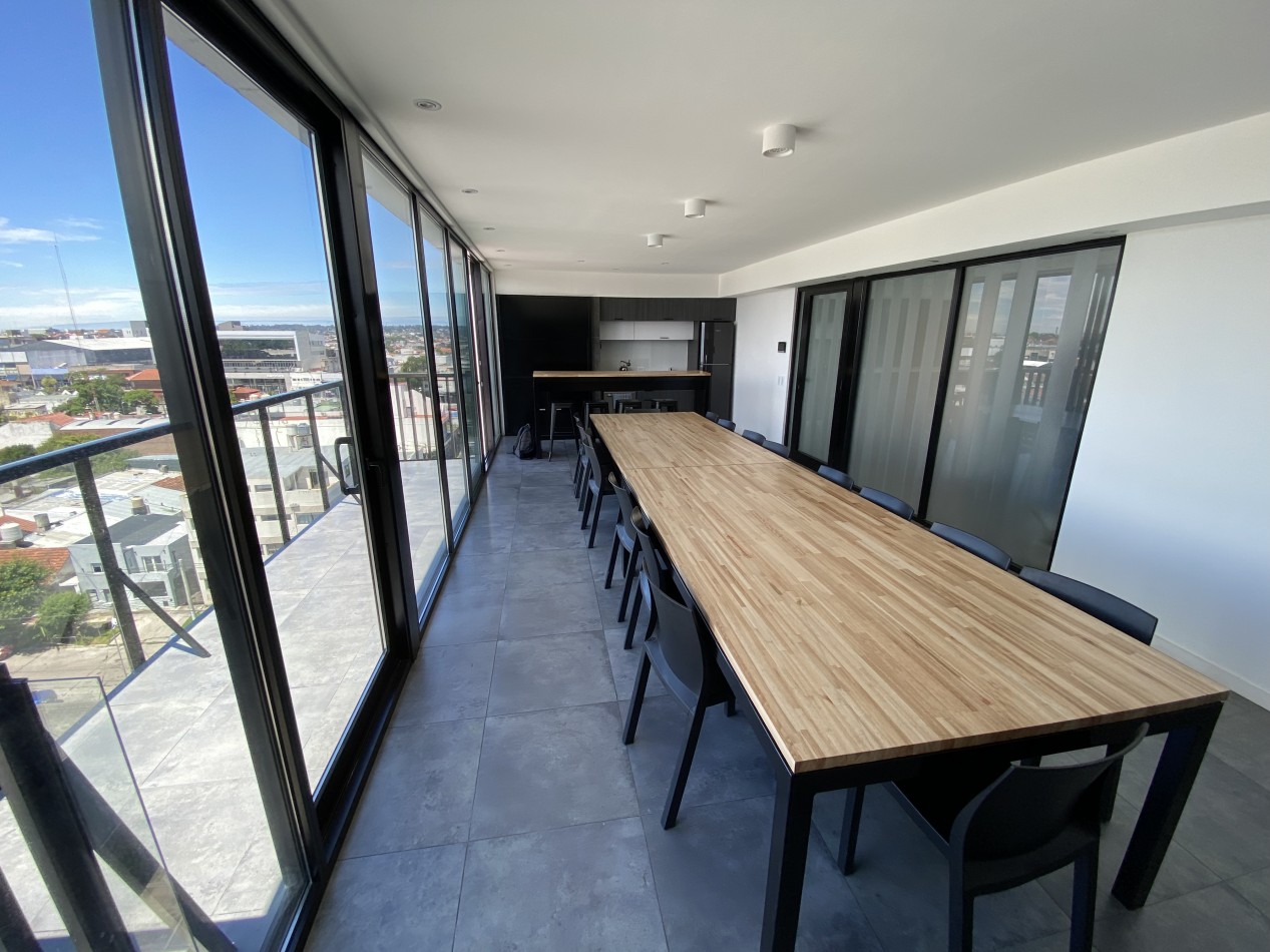 Departamento de Categoria: 2 ambientes, Amplio, Luminoso y con Balcon al Frente Cerca de Juan B. Justo