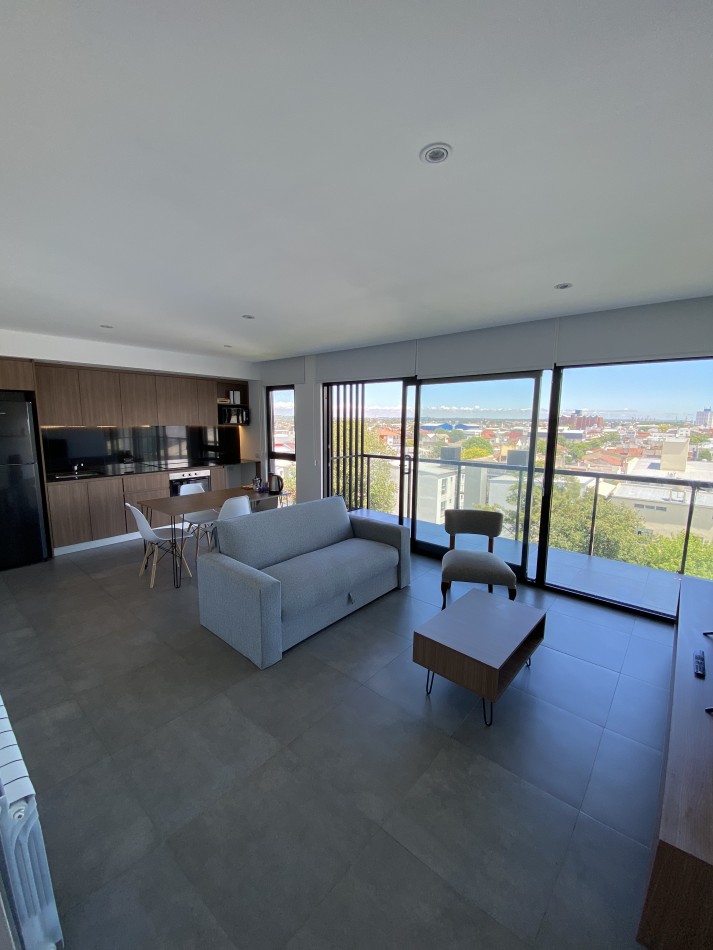 Departamento de Categoria: 2 ambientes, Amplio, Luminoso y con Balcon al Frente Cerca de Juan B. Justo