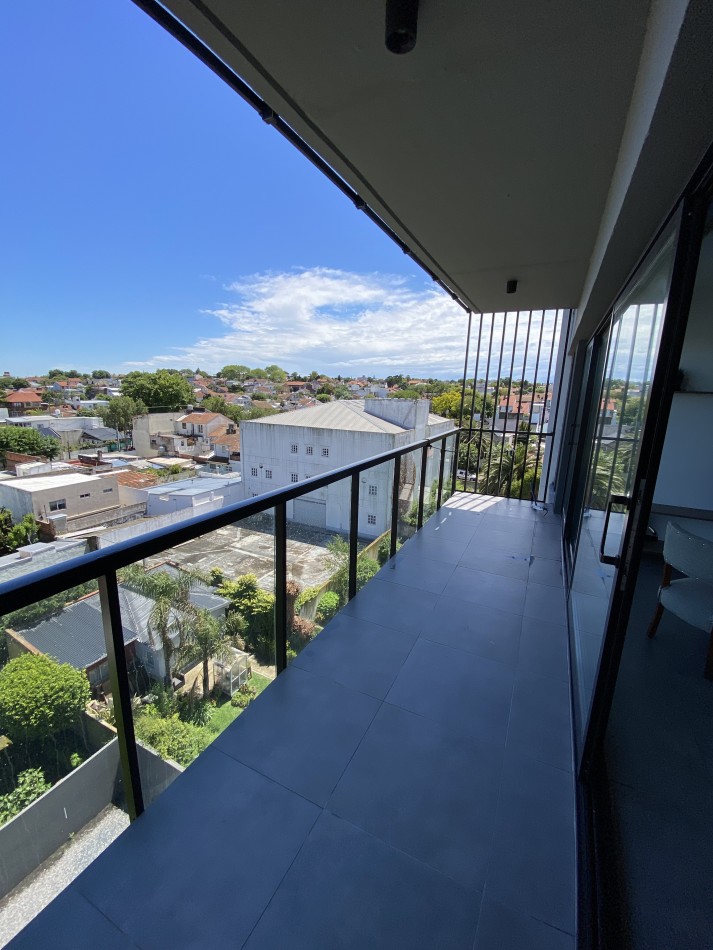 Departamento de Categoria: 2 ambientes, Amplio, Luminoso y con Balcon al Frente Cerca de Juan B. Justo