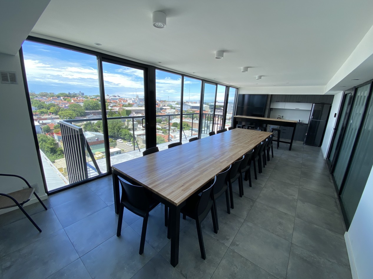 Departamento de Categoria: 2 ambientes, Amplio, Luminoso y con Balcon al Frente Cerca de Juan B. Justo