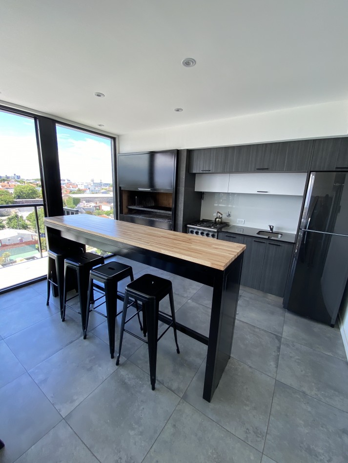 Departamento de Categoria: 2 ambientes, Amplio, Luminoso y con Balcon al Frente Cerca de Juan B. Justo