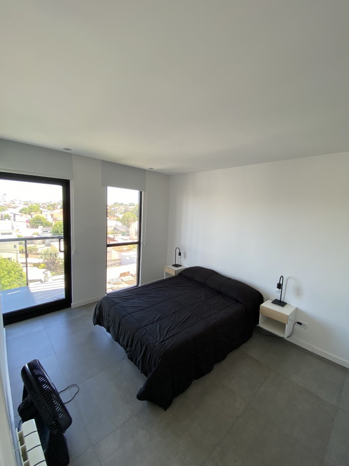 Departamento de Categoria: 2 ambientes, Amplio, Luminoso y con Balcon al Frente Cerca de Juan B. Justo