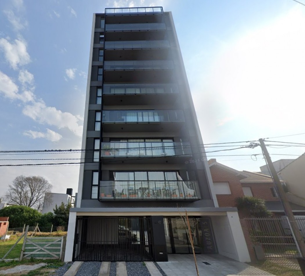 Departamento de Categoria: 2 ambientes, Amplio, Luminoso y con Balcon al Frente Cerca de Juan B. Justo