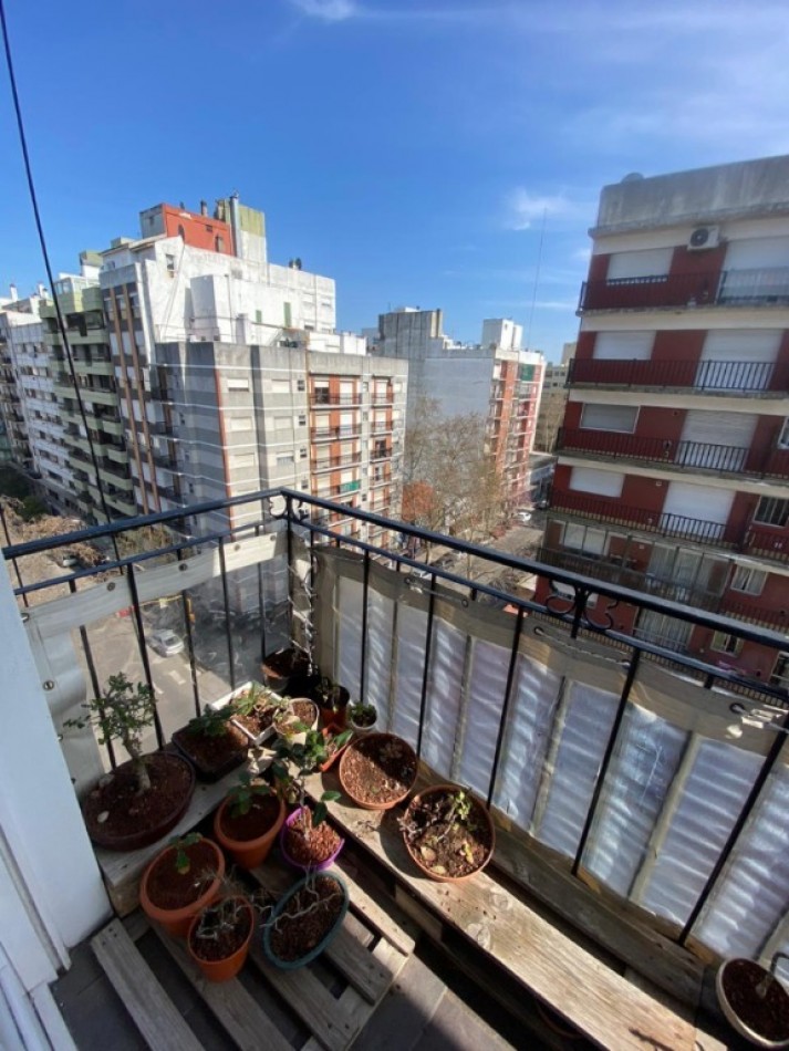 SEMIPISO 3 AMBIENTES RECICLADO CON BALCON CORRIDO