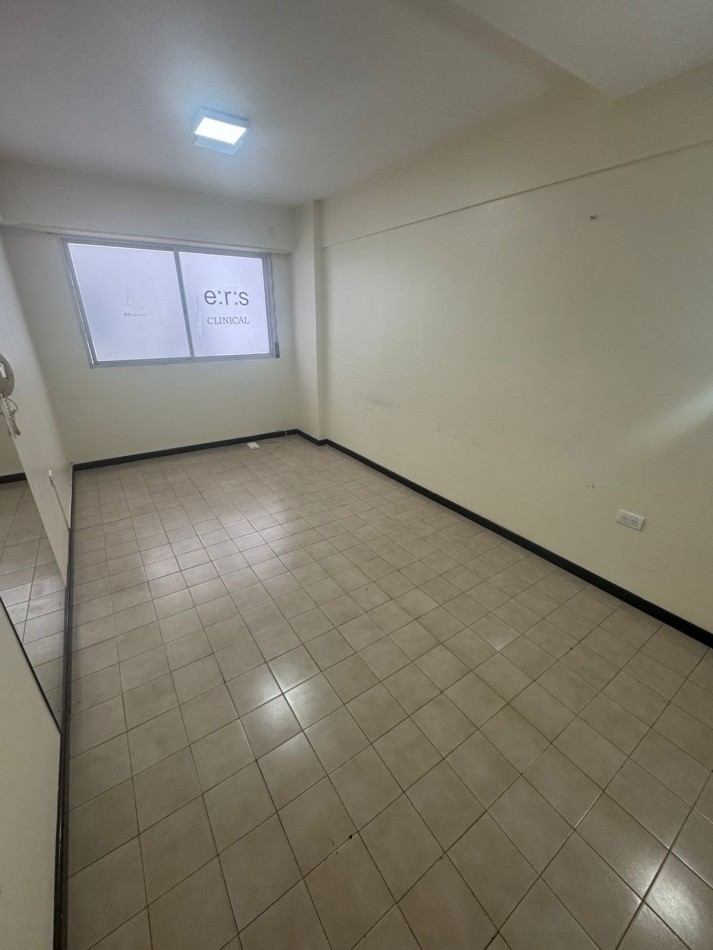 OFICINA EN ZONA CENTRO EN EDIFICIO EXCLUSIVO PARA OFICINAS