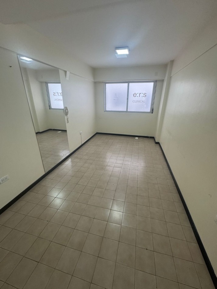 OFICINA EN ZONA CENTRO EN EDIFICIO EXCLUSIVO PARA OFICINAS