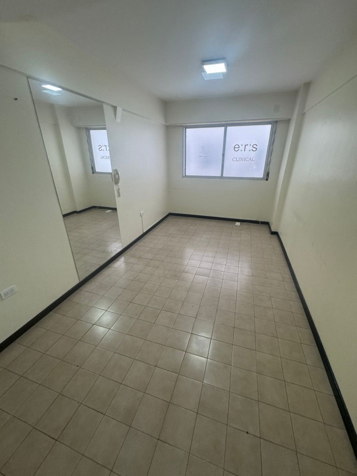 OFICINA EN ZONA CENTRO EN EDIFICIO EXCLUSIVO PARA OFICINAS