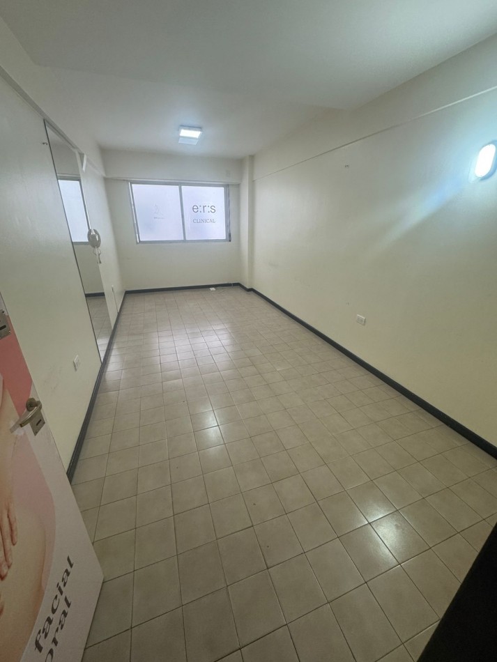 OFICINA EN ZONA CENTRO EN EDIFICIO EXCLUSIVO PARA OFICINAS