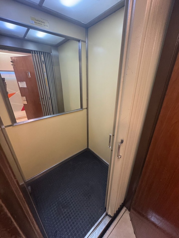 OFICINA EN ZONA CENTRO EN EDIFICIO EXCLUSIVO PARA OFICINAS