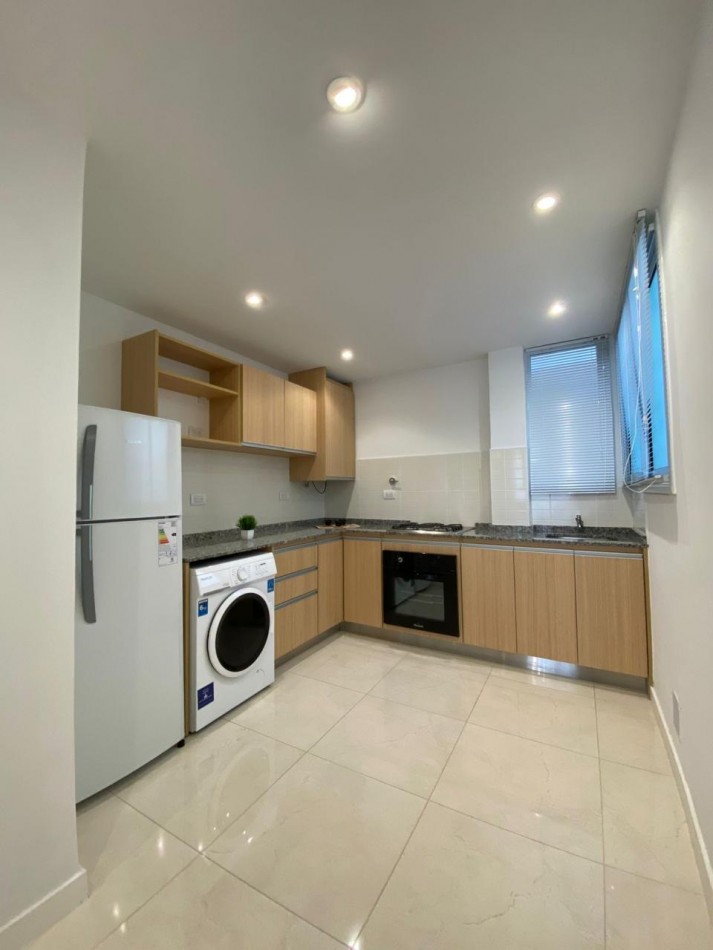 3 AMBIENTES DE CATEGORIA A ESTRENAR CON BALCON Y VISTA PARCIAL AL MAR