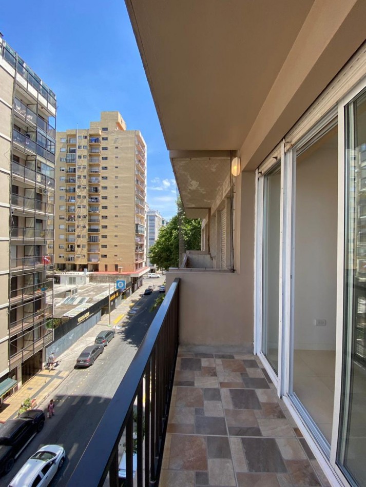 3 AMBIENTES DE CATEGORIA A ESTRENAR CON BALCON Y VISTA PARCIAL AL MAR