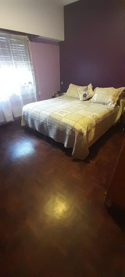 CASA 3 AMBIENTES CON PATIO Y PARQUE EN BARRIO RIVADAVIA BERNARDINO