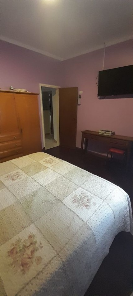 CASA 3 AMBIENTES CON PATIO Y PARQUE EN BARRIO RIVADAVIA BERNARDINO