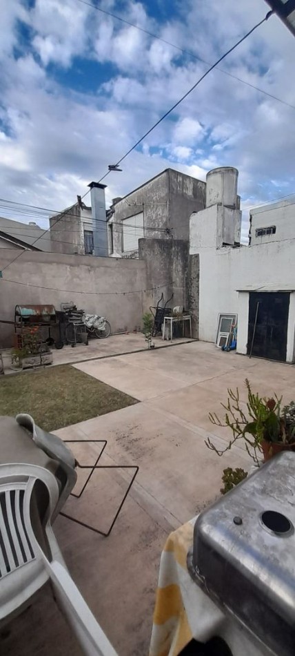 CASA 3 AMBIENTES CON PATIO Y PARQUE EN BARRIO RIVADAVIA BERNARDINO