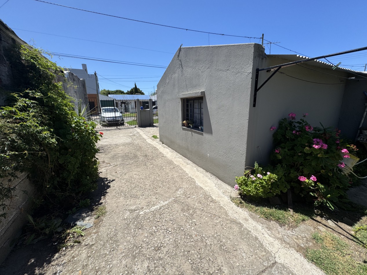 DOS CASAS EN UN MISMO TERRENO CON TODOS LOS SERVICIOS - OPORTUNIDAD UNICA