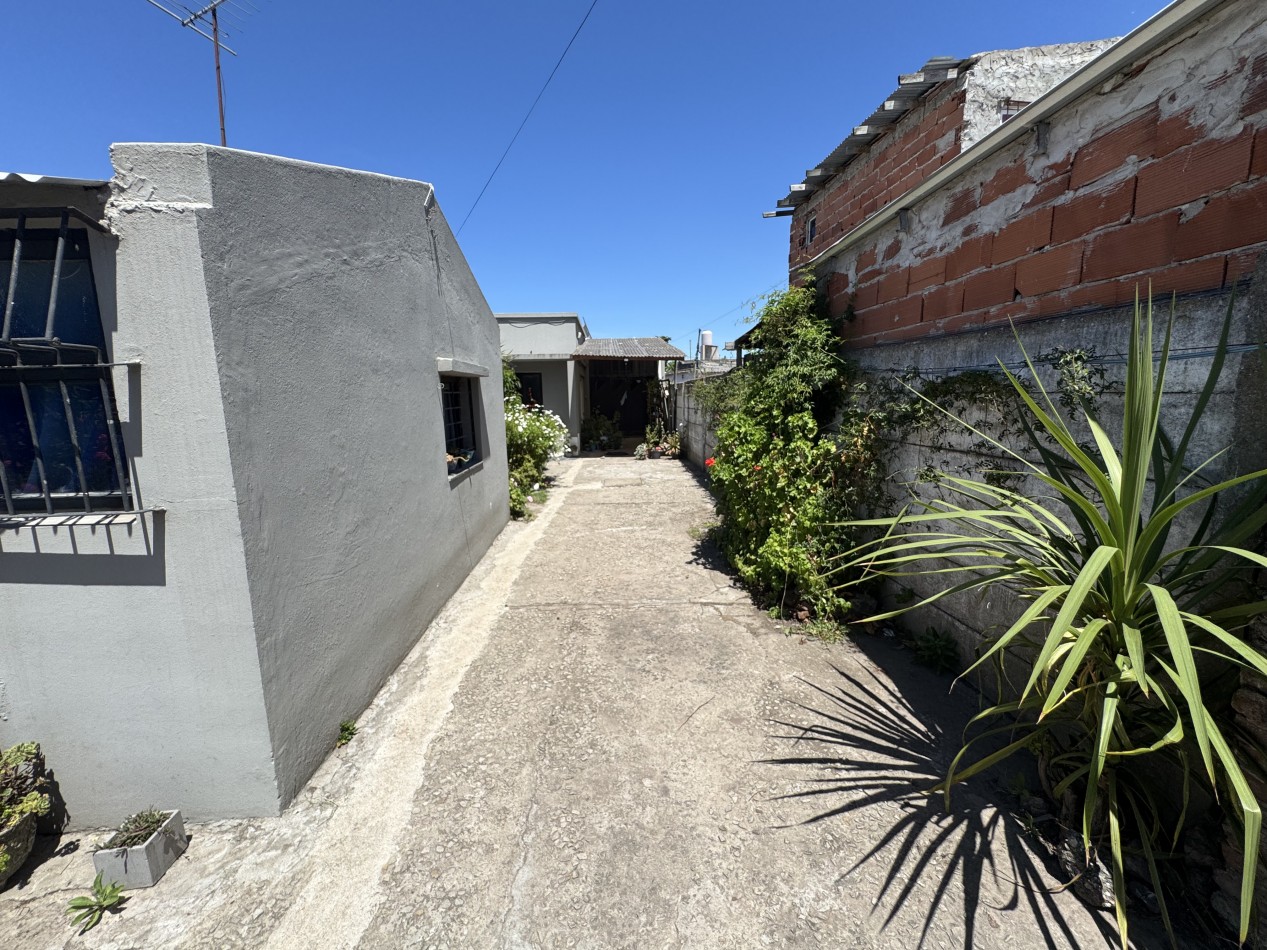 DOS CASAS EN UN MISMO TERRENO CON TODOS LOS SERVICIOS - OPORTUNIDAD UNICA