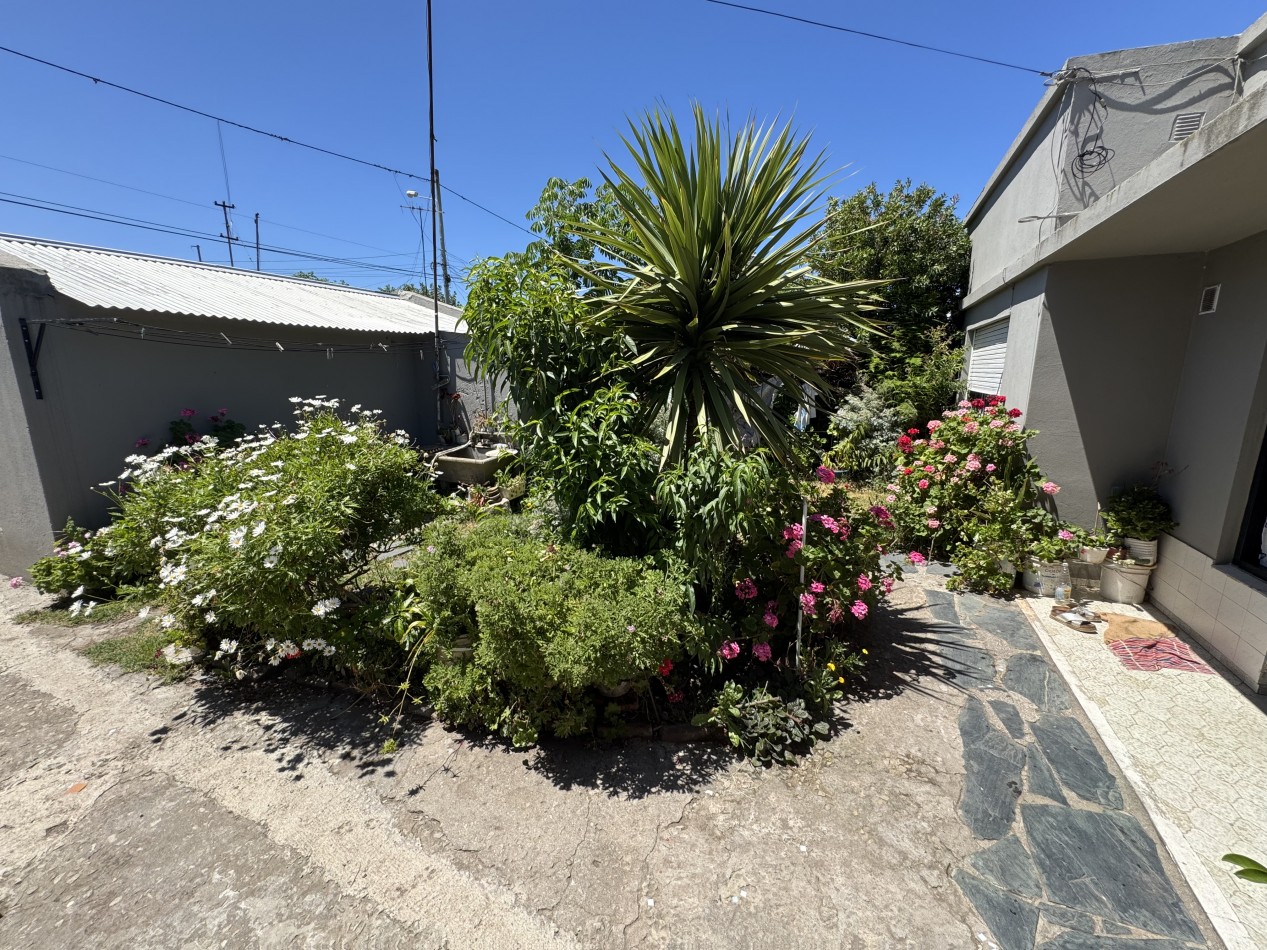 DOS CASAS EN UN MISMO TERRENO CON TODOS LOS SERVICIOS - OPORTUNIDAD UNICA