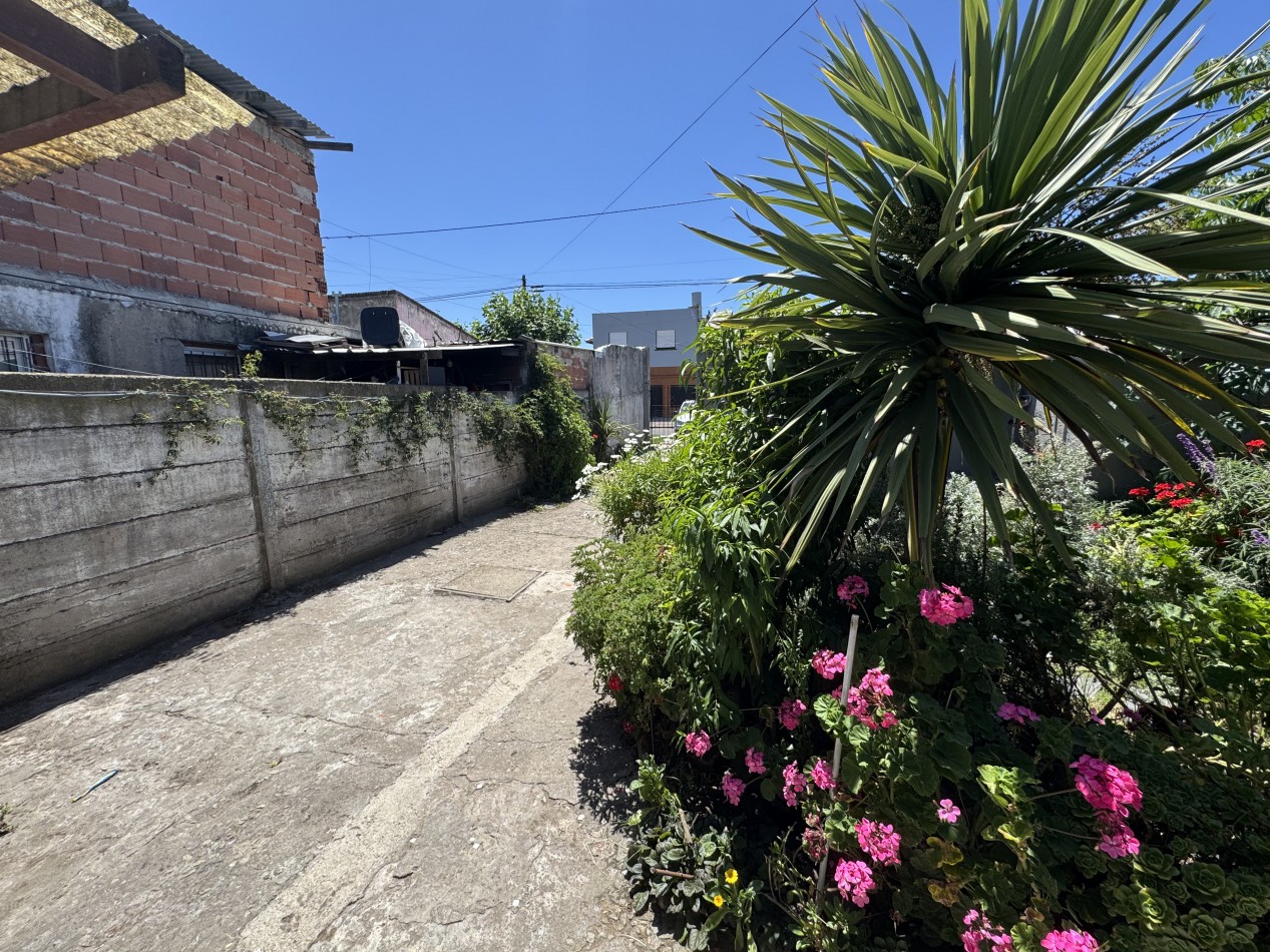 DOS CASAS EN UN MISMO TERRENO CON TODOS LOS SERVICIOS - OPORTUNIDAD UNICA