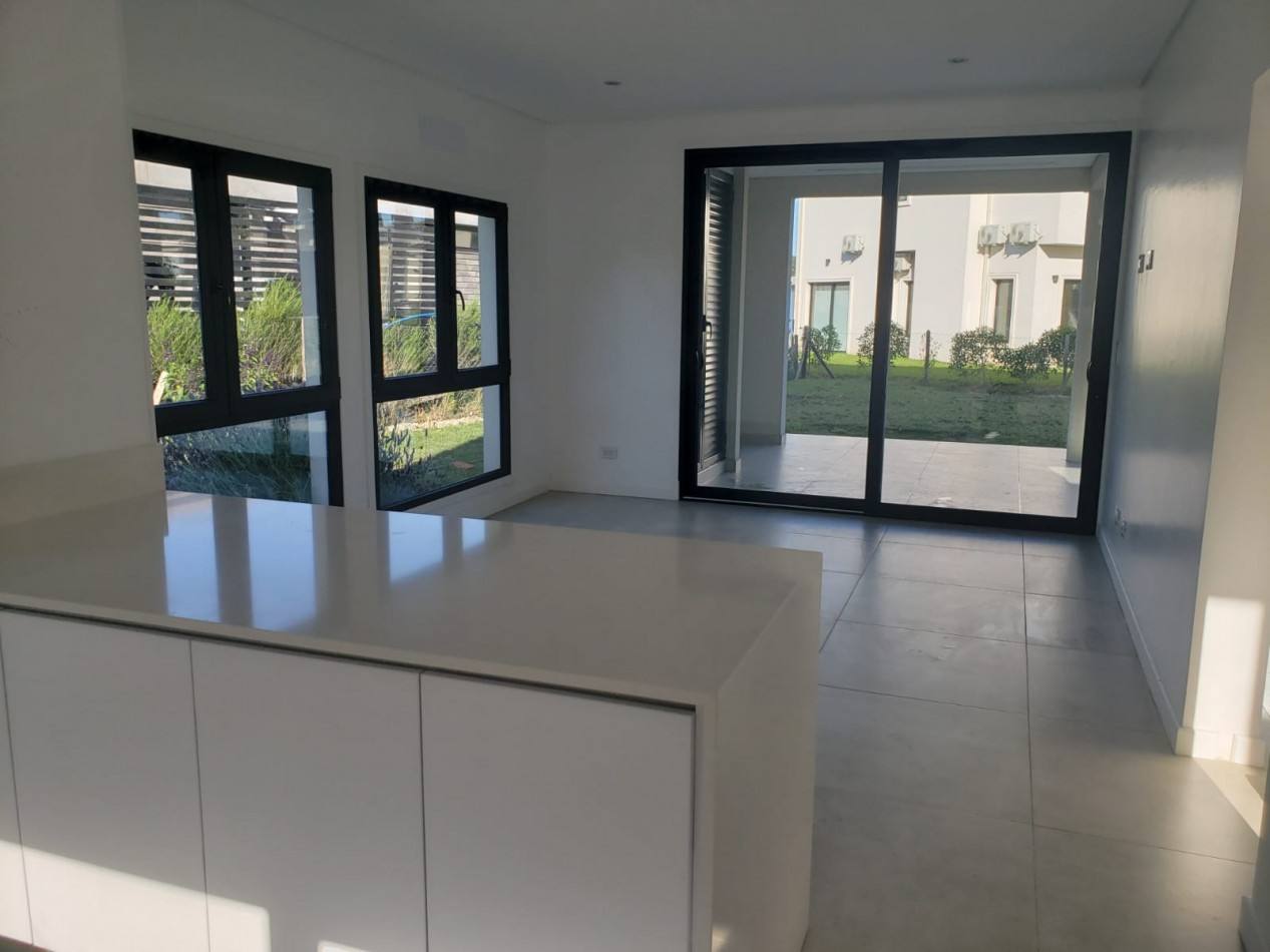 EXCLUSIVA CASA A ESTRENAR DE CATEGORIA EN RUMENCO JOVEN - LOTE 149