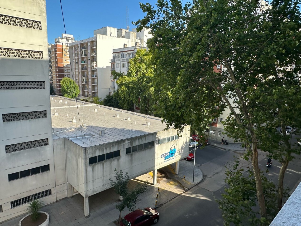 Departamento Monoambiente al frente, muy luminoso!