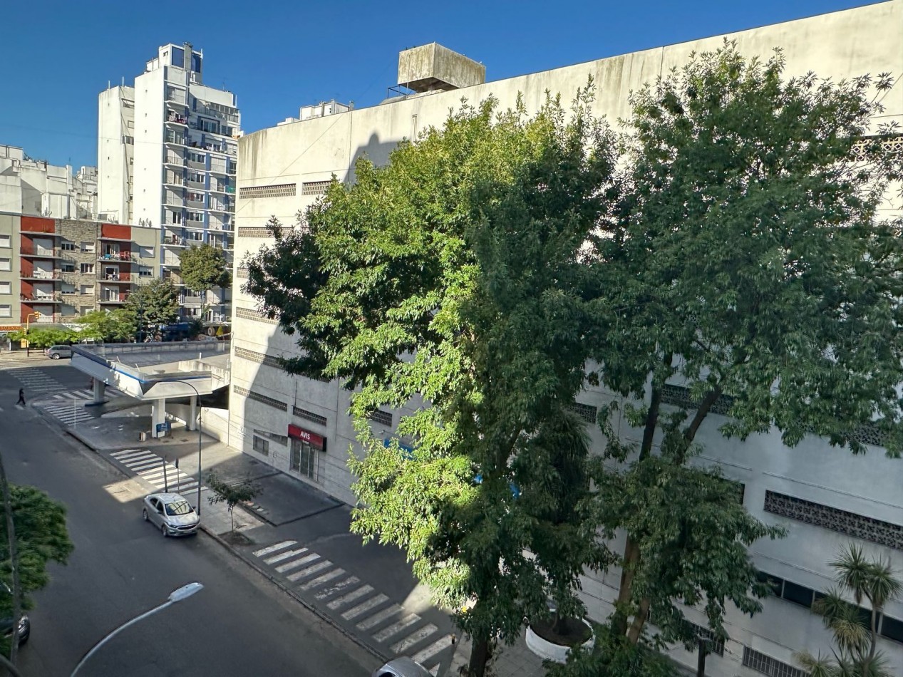 Departamento Monoambiente al frente, muy luminoso!