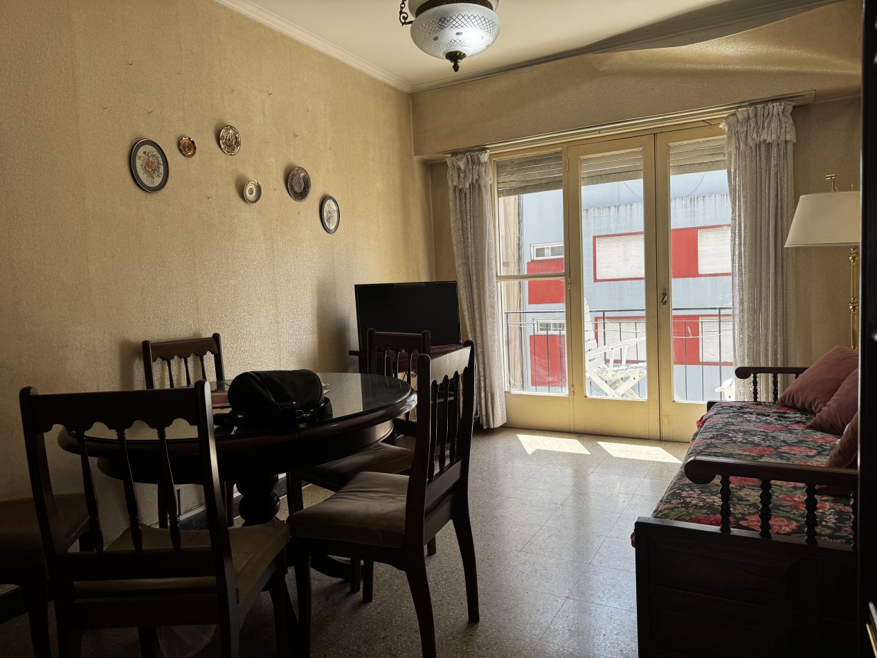 DEPARTAMENTO DE 2 AMBIENTES CON DEPENDENCIA Y BALCON A LA CALLE - ZONA CENTRO - IDEAL INVERSION