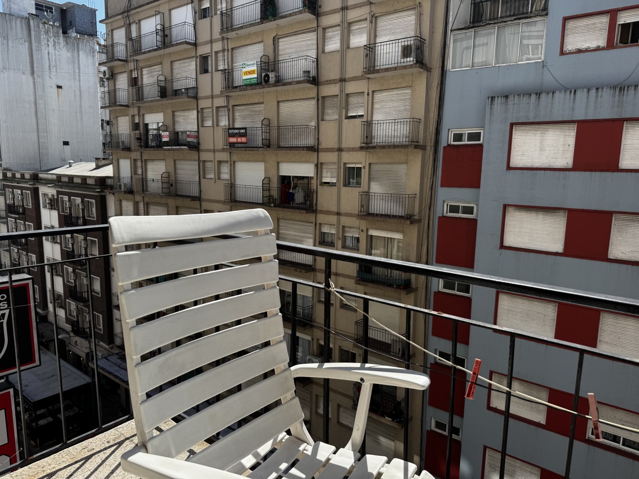 DEPARTAMENTO DE 2 AMBIENTES CON DEPENDENCIA Y BALCON A LA CALLE - ZONA CENTRO - IDEAL INVERSION
