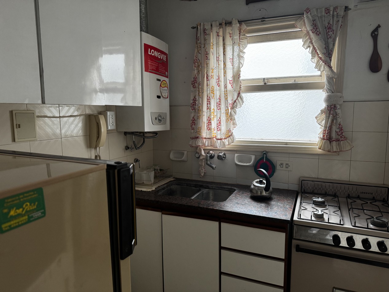 DEPARTAMENTO DE 2 AMBIENTES CON DEPENDENCIA Y BALCON A LA CALLE - ZONA CENTRO - IDEAL INVERSION