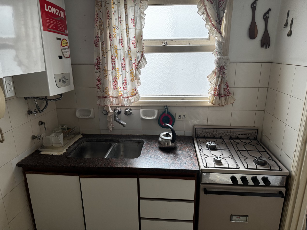 DEPARTAMENTO DE 2 AMBIENTES CON DEPENDENCIA Y BALCON A LA CALLE - ZONA CENTRO - IDEAL INVERSION