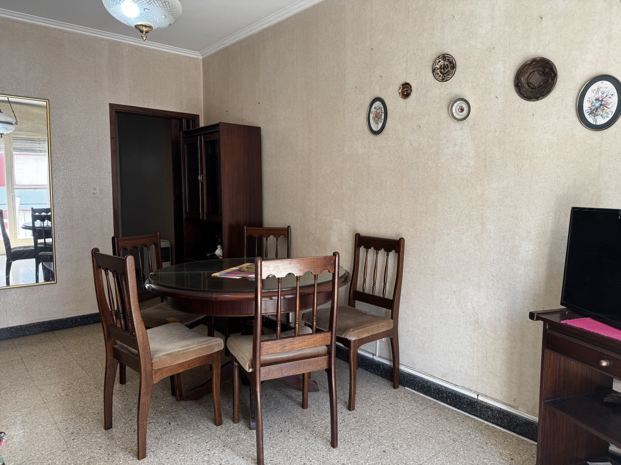 DEPARTAMENTO DE 2 AMBIENTES CON DEPENDENCIA Y BALCON A LA CALLE - ZONA CENTRO - IDEAL INVERSION